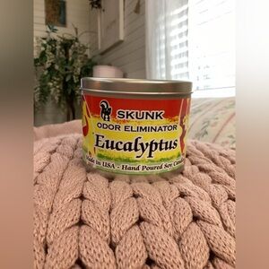 Skunk Odor Eliminator Eucalyptus Candle